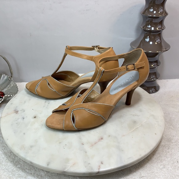 AEROSOLES TAN & LIGHT GRAY HEELS - SZ 6 B - Picture 6 of 14